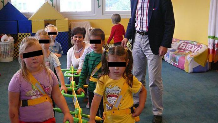 Vodítka ve školkách na Valašsku: Jsou nebezpečná, bouří se rodiče