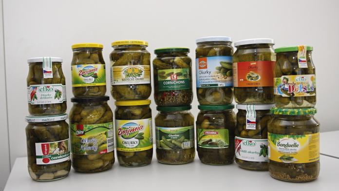 TEST nakládaných OKUREK: Které stojí za to a které chutnají jako bláto?