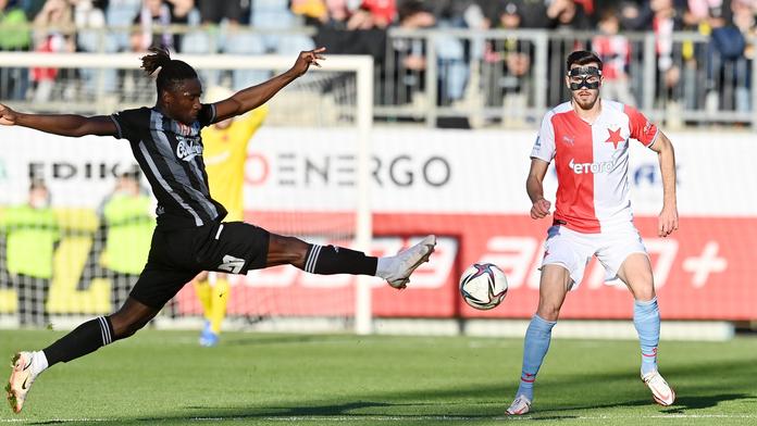 Dynamo obralo Slavii o body. Sparta udeřila za pět dvanáct, rozhodl Hložek