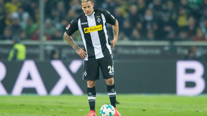 Fotbalista se při oslavě gólu svlékl téměř do naha! Čeká ho trest