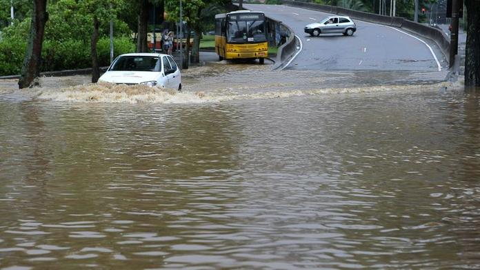 Záplavy si v Číně vyžádaly životy nejméně 70 lidí