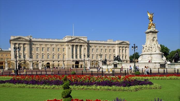 Buckinghamský palác se připravuje na útok. Chystá velká bezpečnostní opatření