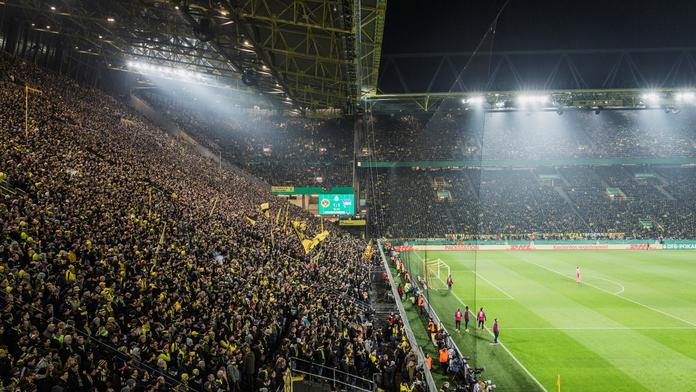 Pořádný bundesligový trest: 25 tisíc diváků nesmí na fotbal!