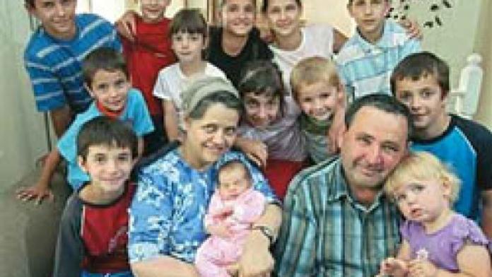 Má už 13 dětí. Chce rodit, dokud nebudou dvojčata