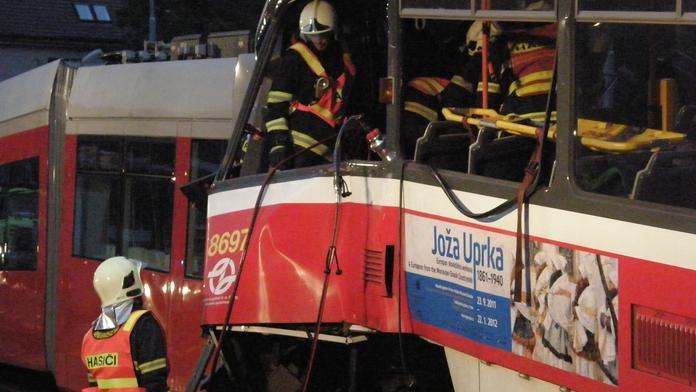 V Brně se ČELNĚ SRAZILY dvě TRAMVAJE