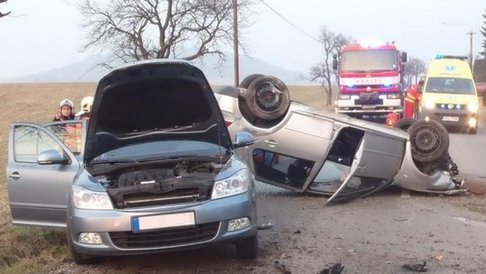 HROMADNÁ NEHODA! Na silnici R10 se srazilo 7 AUT!
