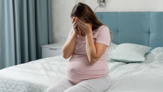Těhotné Polce lékaři odmítli provést potrat. Zemřela ona i obě děti