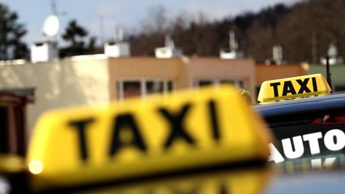 PRÁVO: Taxikáři už s sebou vozí jen drobné. Mají strach z přepadení!