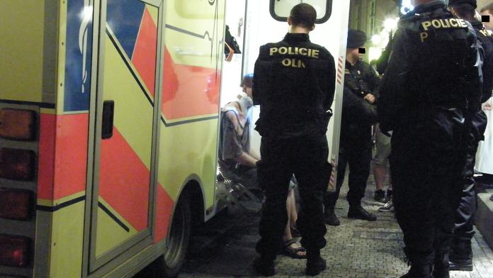 To jsou vztahy! Sousedky se porvaly kvůli květináči, jedné teď hrozí basa!