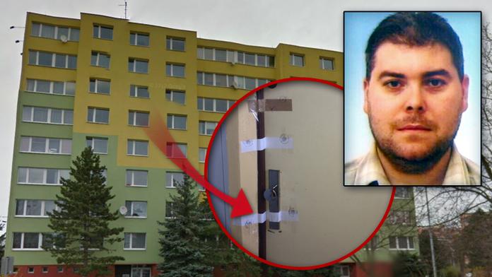 Za těmito dveřmi policista-vrah věznil a ubodal svou ženu!