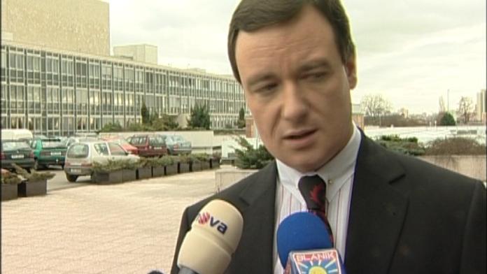 Poslanci si chtějí zkrátit pracovní dobu