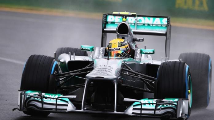 PODÍVEJTE SE! Hamilton si spletl boxy. Sexy Nicole se mu vysmála