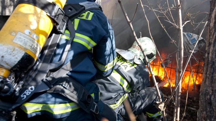 Požár obchodu v Praze! Oheň hasili policisté, evakuováno 80 lidí