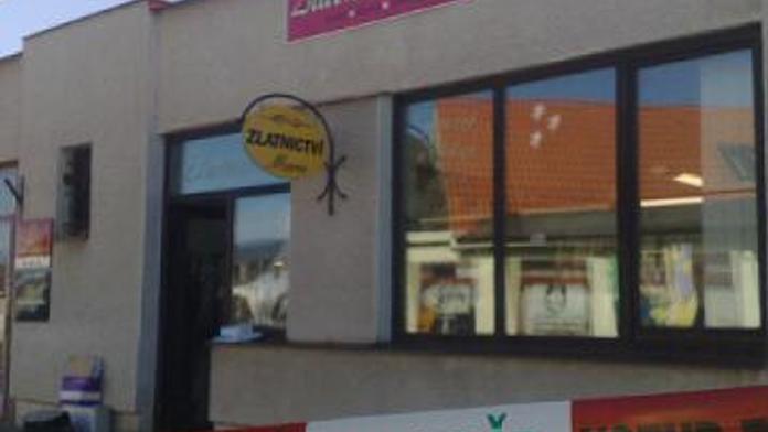 Z řevnického zlatnictví si lupiči odnesli přes milion