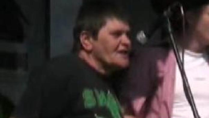 Konopím si léčila rány, ale úřady jí nedaly pokoj. Teď se oběsila