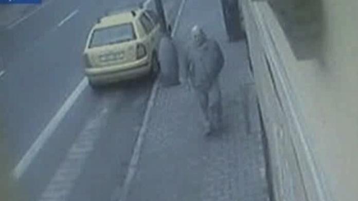 VIDEO: Na Moravě řádí pedofil, zachytila jej kamera