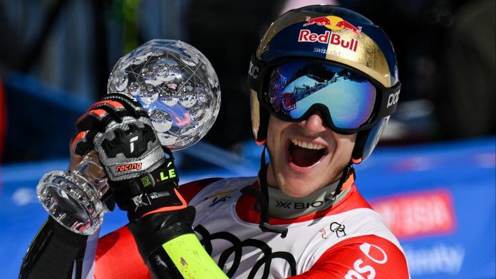 To je nešika. Hvězdný lyžař si rozmlátil trofej, ve sněhu sbíral střepy