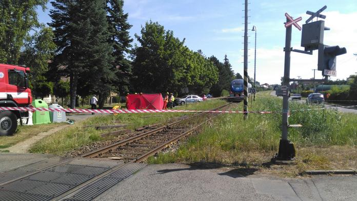 Na Kroměřížsku se srazil vlak s autem. Spolujezdkyně zemřela