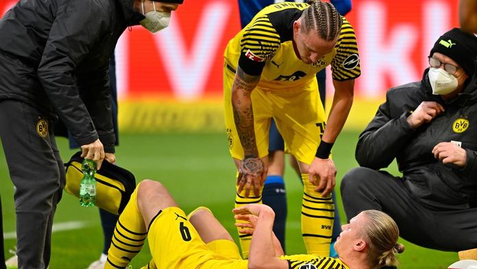 Gólem přispěl k výhře, potom se zranil. Dortmund opět přišel o Haalanda