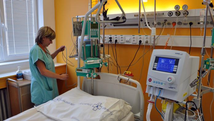 NÁLEDÍ: nemocnice plné úrazů, ošetření může trvat hodiny