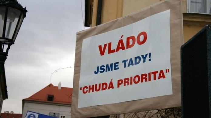 Stát utahuje opasek, odboráři chystají stávky