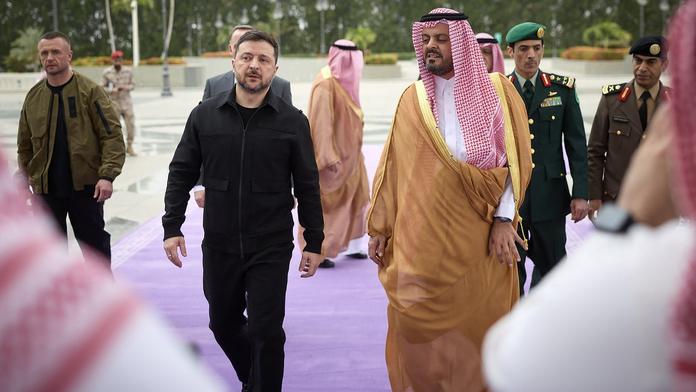 Ukrajina by mohla získat silného spojence. Zelenskyj jedná v Saúdské Arábii