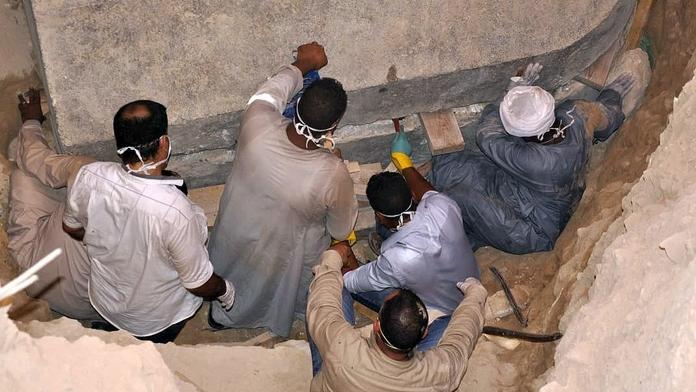 Egyptští archeologové odkryli stovku hrobů, některé staré i tisíce let