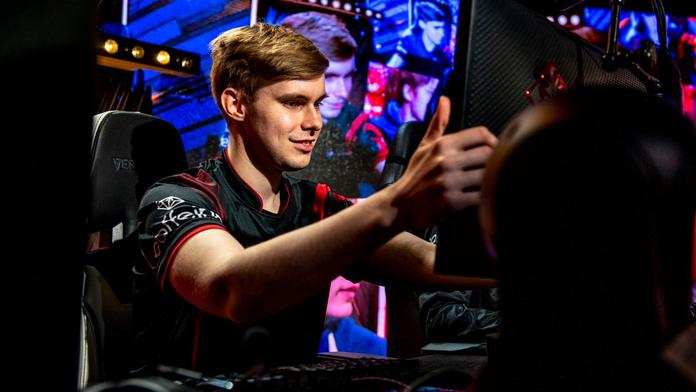 Esport liga LEC míří do play-off. Slovák předvedl s týmem Schalke neuvěřitelný comeback
