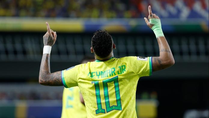 Neymar překonal Pelého a je nejlepším střelcem Brazílie. Gól poslal do nebe