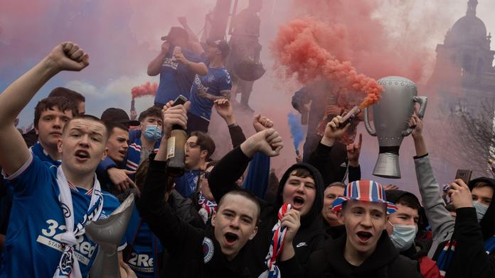 To byl fofr. Rangers už identifikovali rasisty z videa, s fotbalem mají utrum