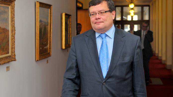 To není vtip! Vondra s MODROU KNÍŽKOU chce šéfovat NATO