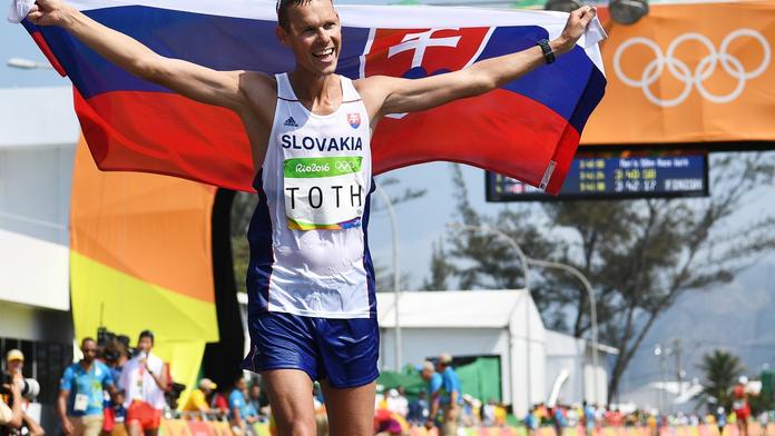 Slovensko slaví! Chodec Tóth si po 50 kilometrech "vypálil" zlato!
