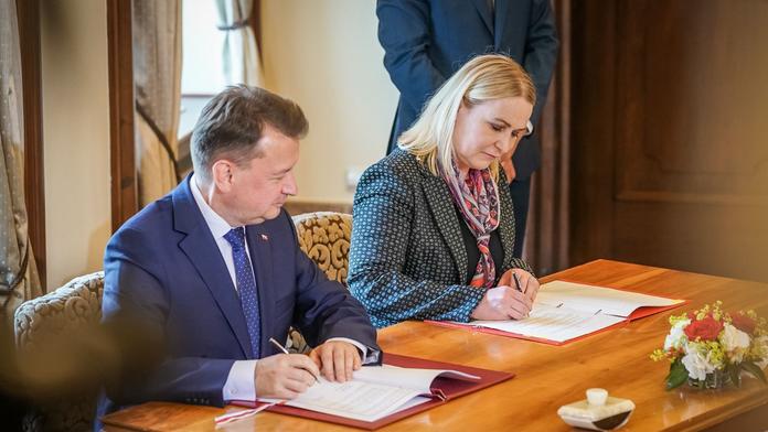 Sešly se vlády Česka a Polska. Ministři podepsali dohodu o bojové spolupráci