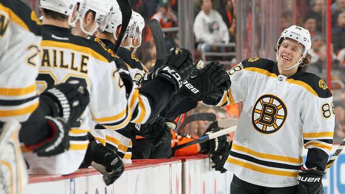 Pastrňák v NHL opět zářil! Dvěma góly zařídil výhru nad favoritem
