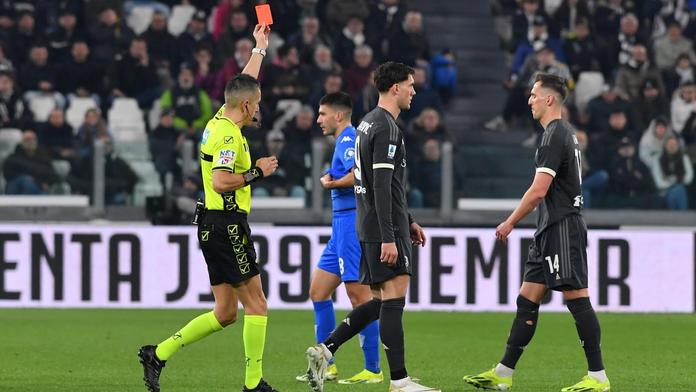 Arkadiusz Milik z Juventusu dostal červenou kartu