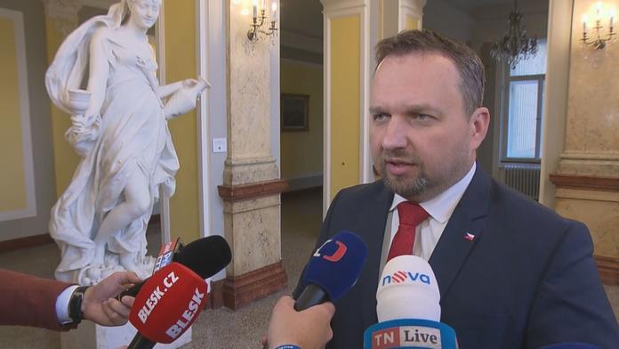 Jurečka chce zvýšit minimální mzdu o 1 100 korun. Nepřijatelné, tvrdí odbory