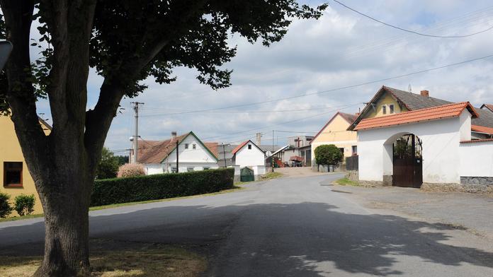 Jak zastaví vylidňování českého venkova? Strany odhalily plány