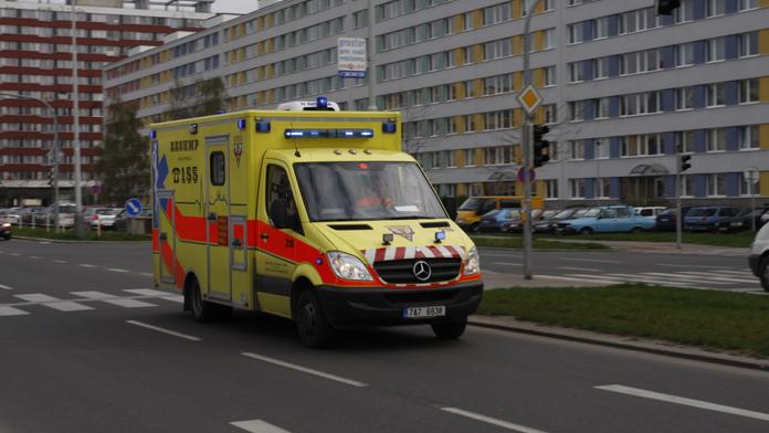 Vážná nehoda na Bruntálsku. V autě se zranili čtyři mladí lidé