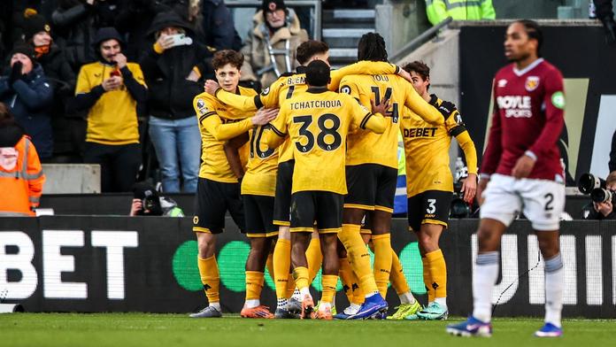 Krejčí s Wolves slaví první výhru v sezóně. Odskákal to Součkův West Ham