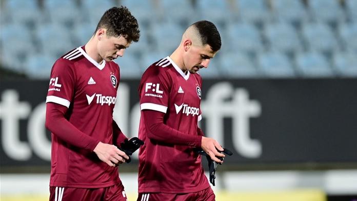 Slavia doma překvapivě padla s Karvinou, Sparta zaváhání neuvyžila