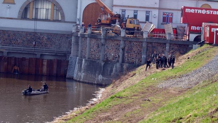 V malé vodní elektrárně byla MRTVOLA MUŽE! BYL ZAVRAŽDĚN?