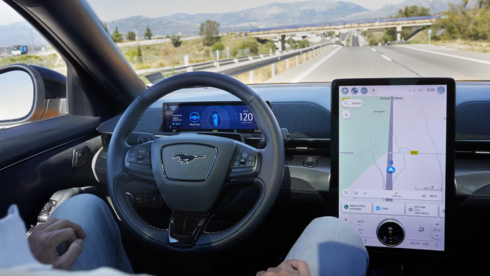 Ruce pryč. Ford pouští na evropské silnice auta, u kterých už není potřeba držet volant