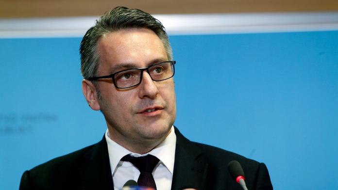 Obrana navrhuje, aby mohl premiér v době krize napříště rozhodovat sám
