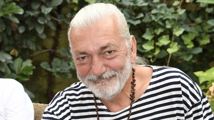 Zpěvák Daniel Hůlka chce v 57 letech další dítě. Stal se zázrak, říká