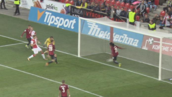 Sudí dělal v derby chyby. Slavia ale dala Spartě další dva góly!