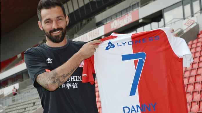 Danny dostal ve Slavii posvátné číslo 7! Musí dát tři góly Spartě