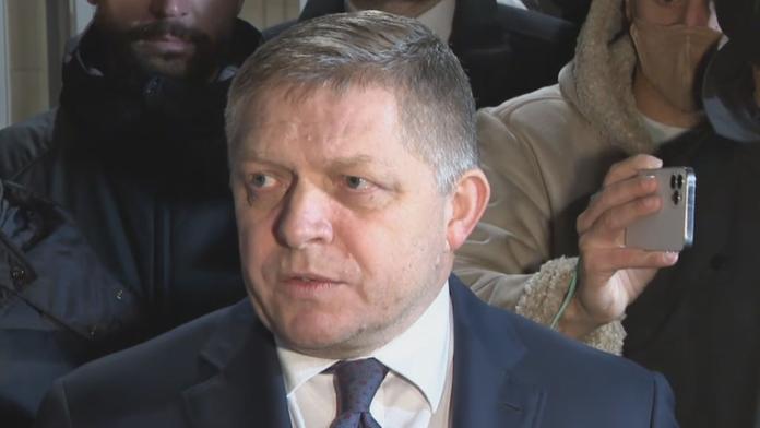 Slovenští poslanci nevydali expremiéra Fica. Do vazby nepůjde