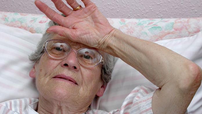 Šlendrián lékařů? Babička (90) umrzla na dvoře nemocnice
