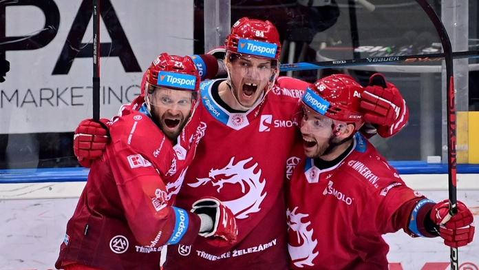 Kacetl vychytal Spartu a Třinec má mečbol. Mountfield postupuje dále