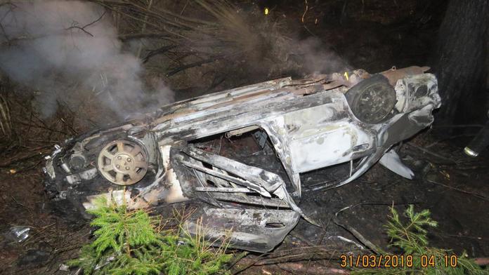 Mladík zničil auto. Utekl k dědovi a místo policie zavolal maminku
